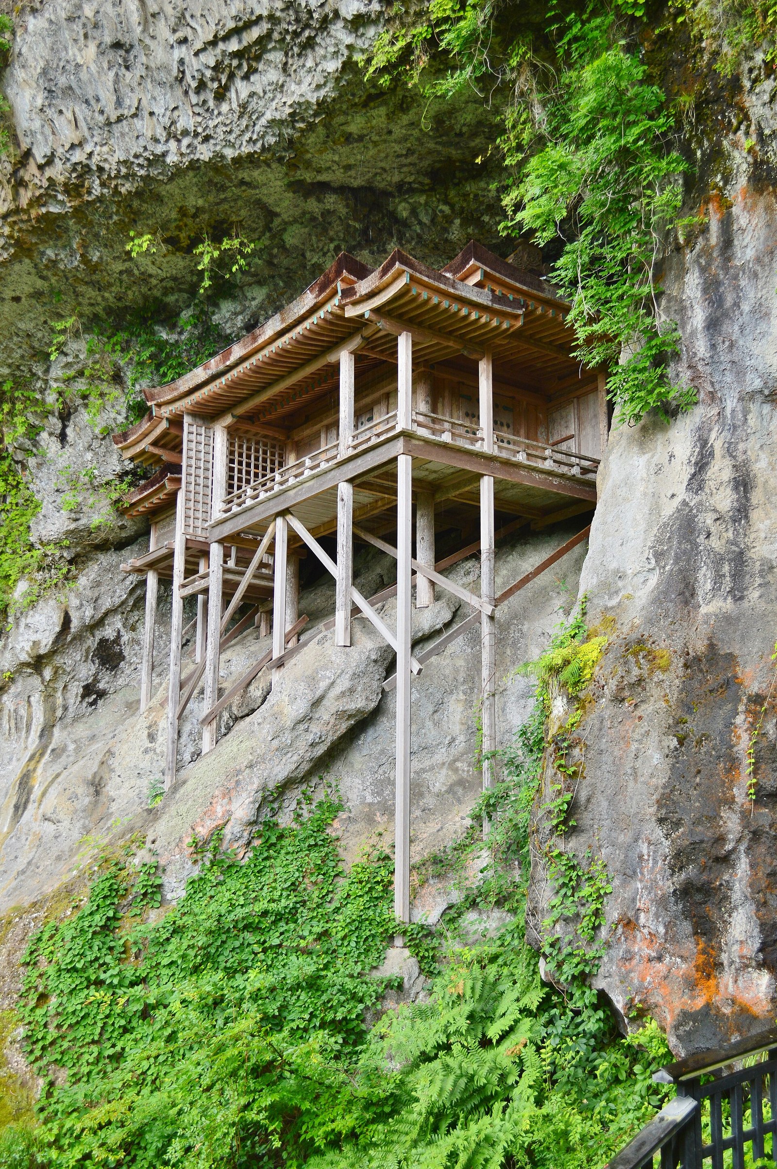 三仏寺投入堂